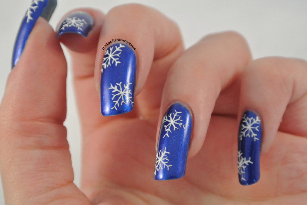 Blue-White-Snowflakes-1