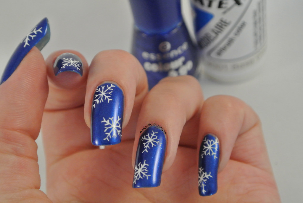 Blue-White-Snowflakes-1.2