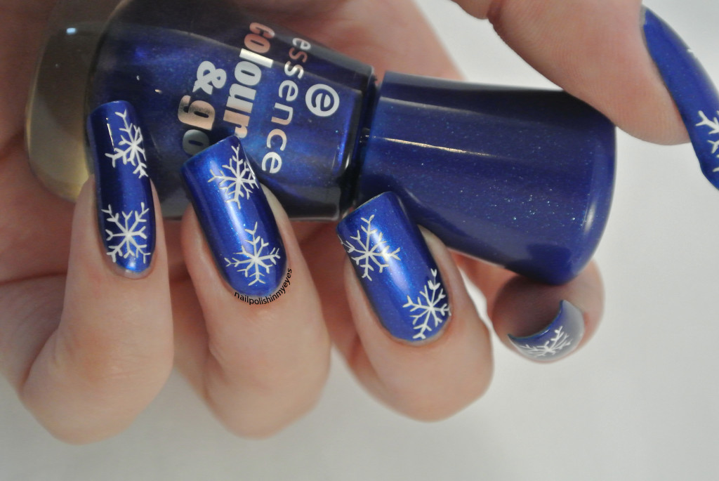 Blue-White-Snowflakes-1.3